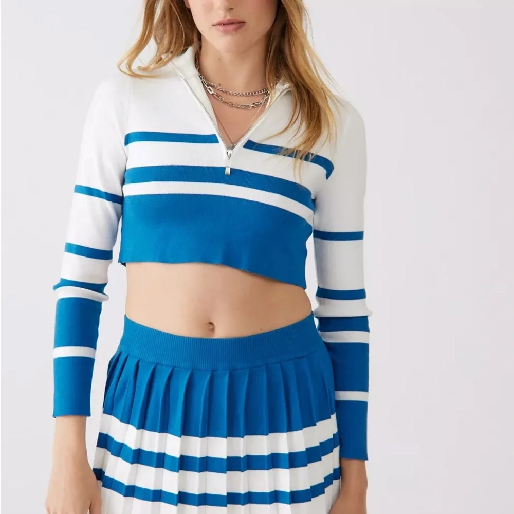 Sexy preppy tennis 🎾 look. Blue and White Pleated Mini Skirt & quarter zip crop
